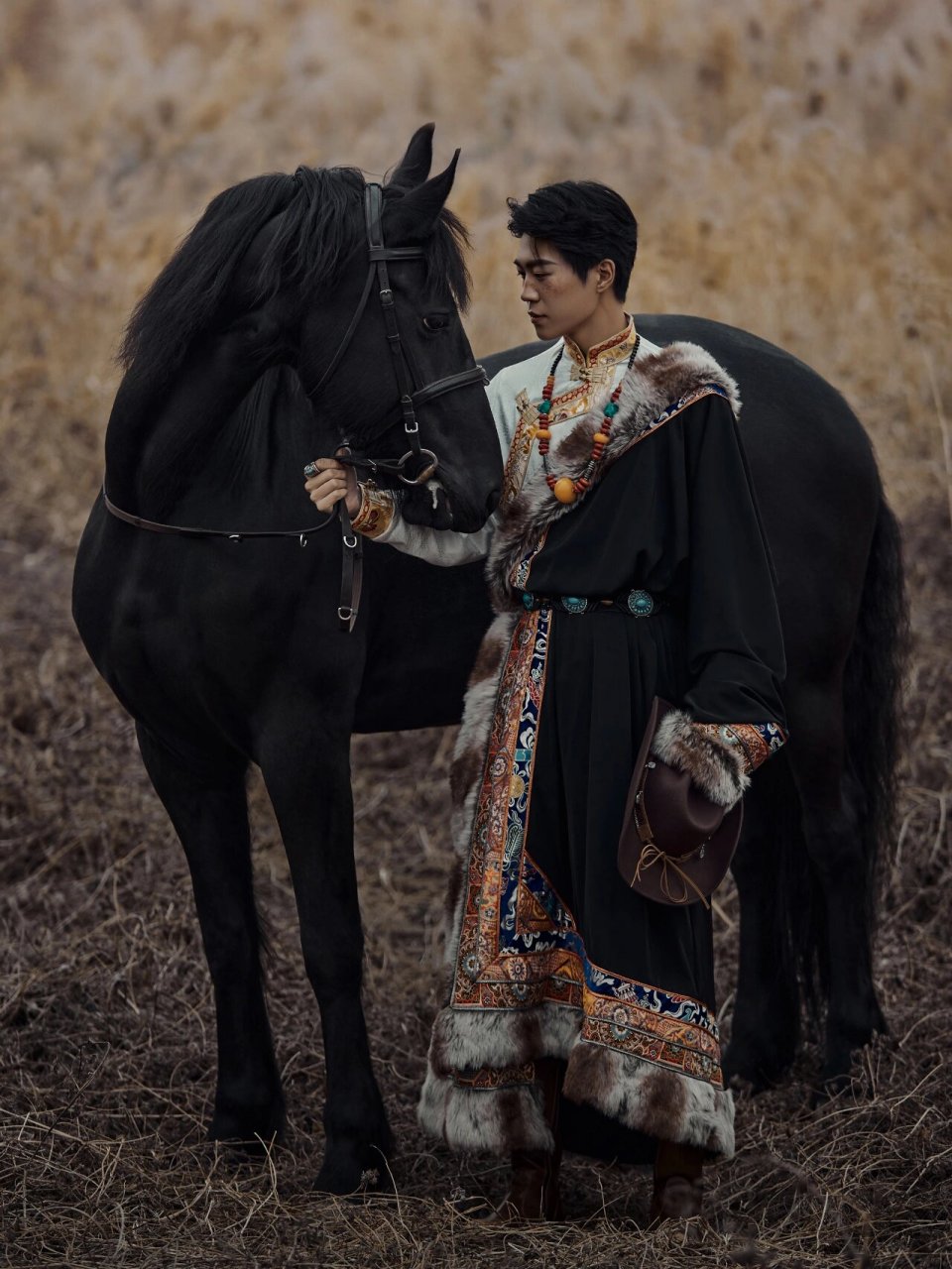 呼声一直都很高的藏服写真终于来啦, 拍摄场地,我们选择了在马场