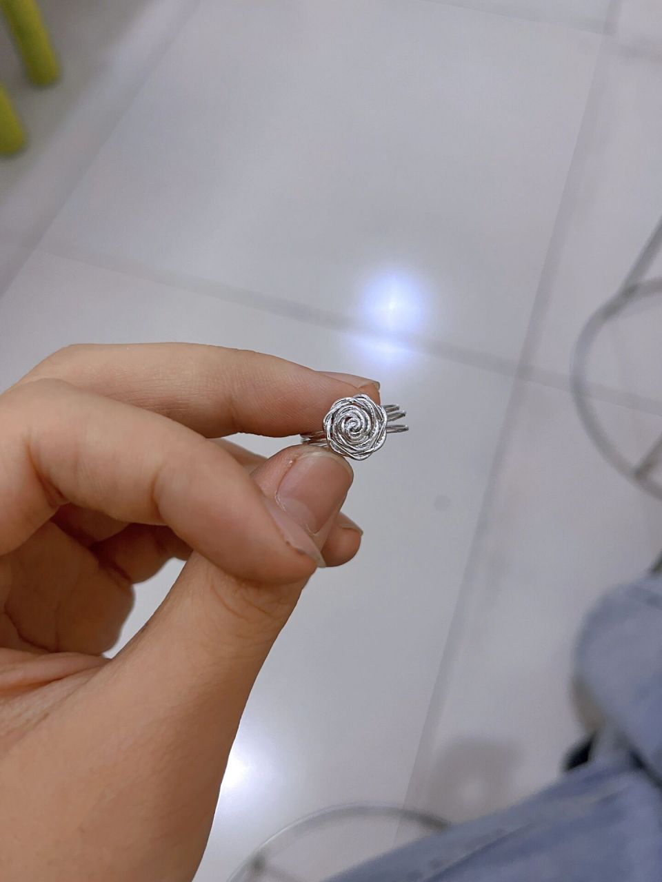 一根铁丝的浪漫,玫瑰花戒指95 谁说戒指都要很贵的,一根细铁丝也