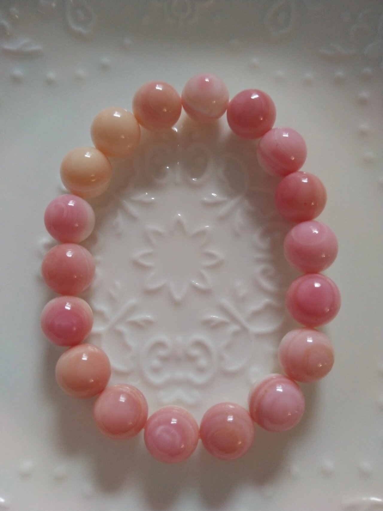 几十块的女王贝单圈手串 这些都是百元以下的纯天然女王贝大艳色手串