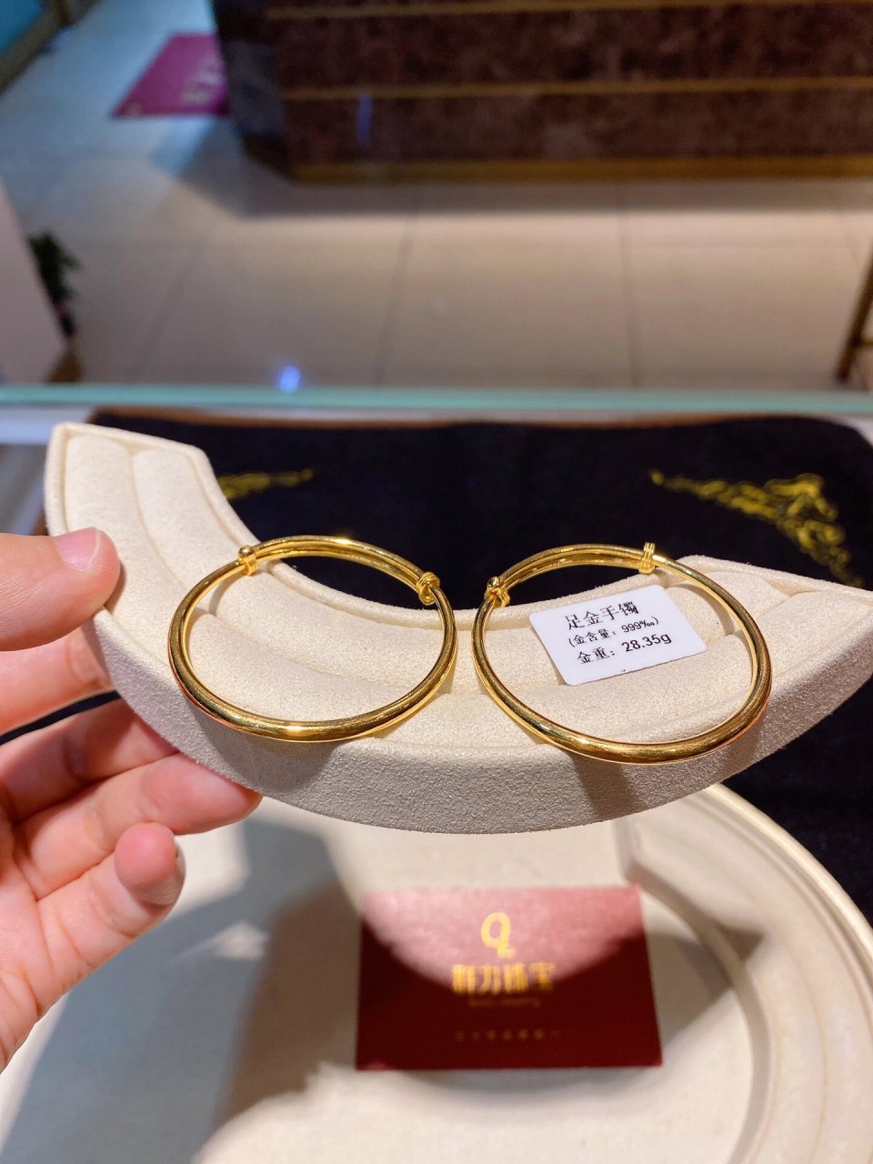 经典,小宝宝的光面实心推拉黄金手镯 材质:足金999 金重20克6140克