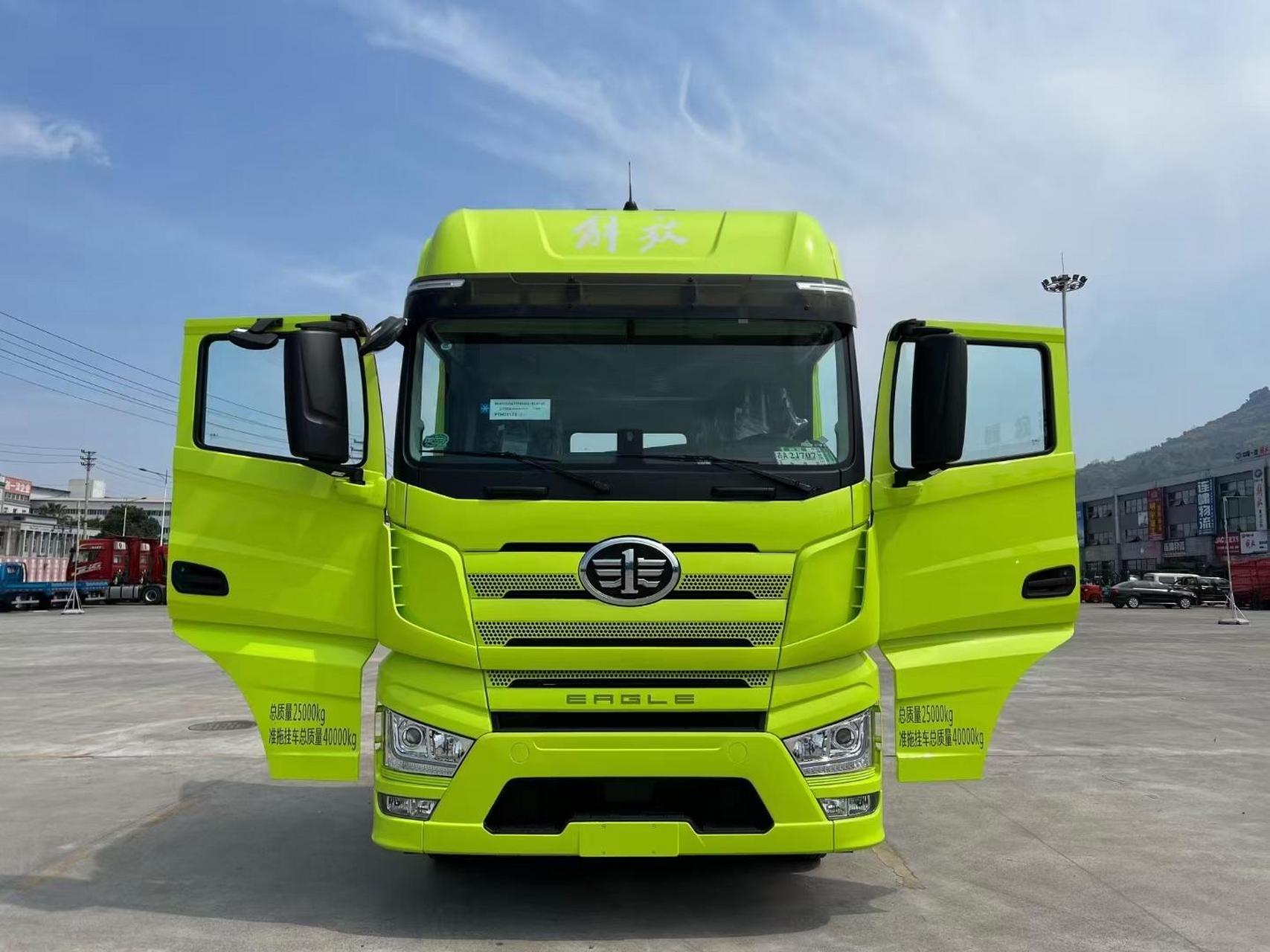 解放j7 新到一台解放j7手动档特价车 (嫩芽绿) 560马力  国六排放