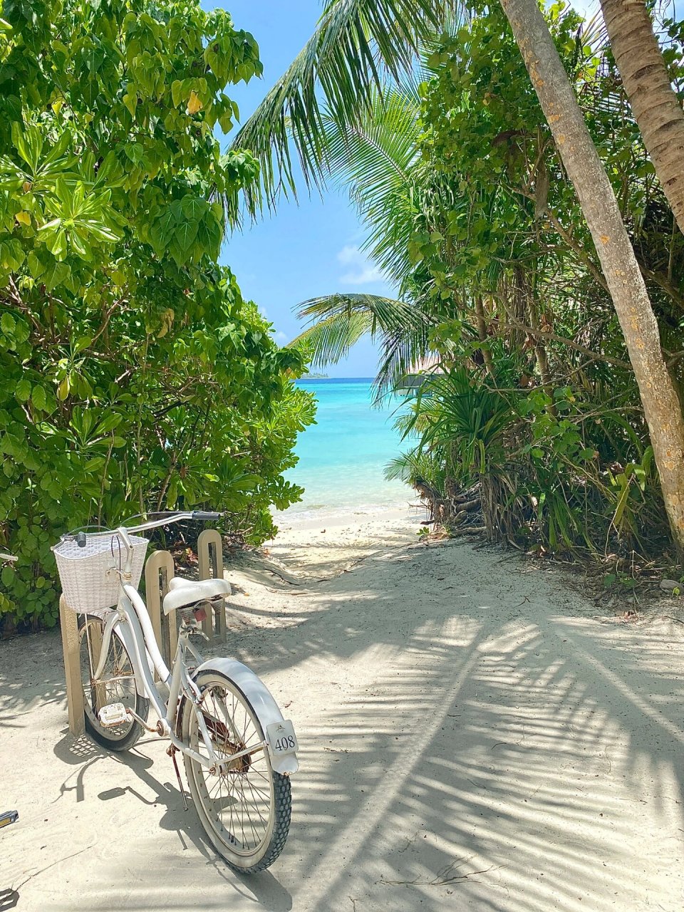 沙滩风景图片 沙滩,这个让人联想到悠闲假期和浪漫日落的地方,总是能