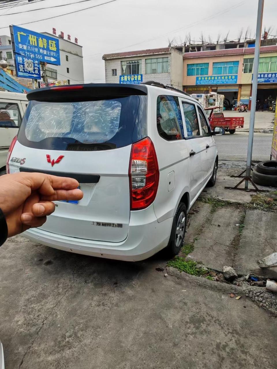 五菱宏光s,1.2标配