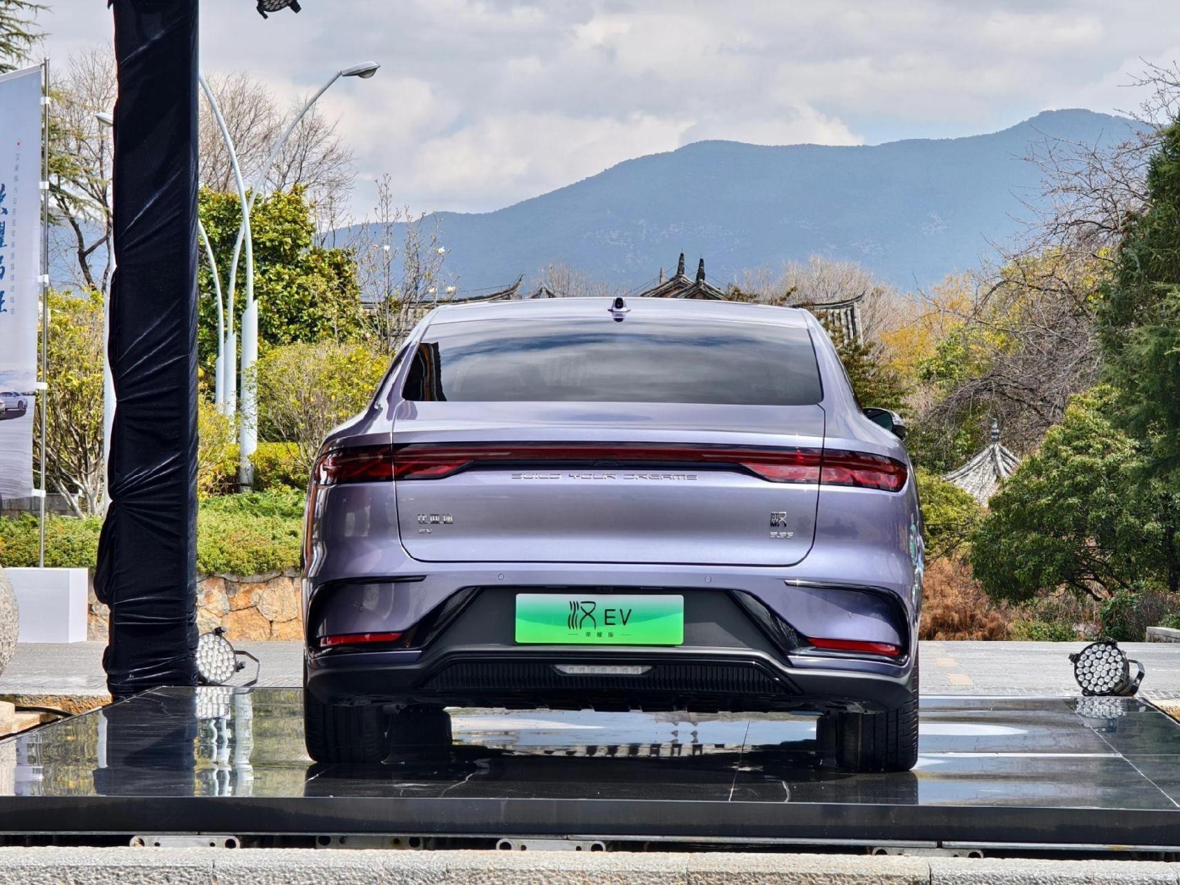 比亚迪汉ev 荣耀版暮山紫真车实拍,这颜值你打几分?