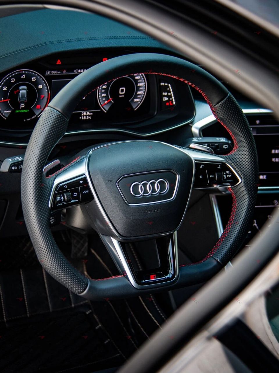 奥迪a6 avant装 座椅通风 平底方向盘 卡布尔碳纤维尾唇 ak碳纤维四出