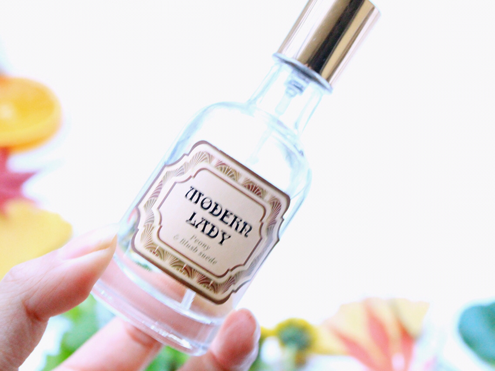 摩登红人,上海的牌子,实体店也有 外包装上都是30年代的上海挂历女郎