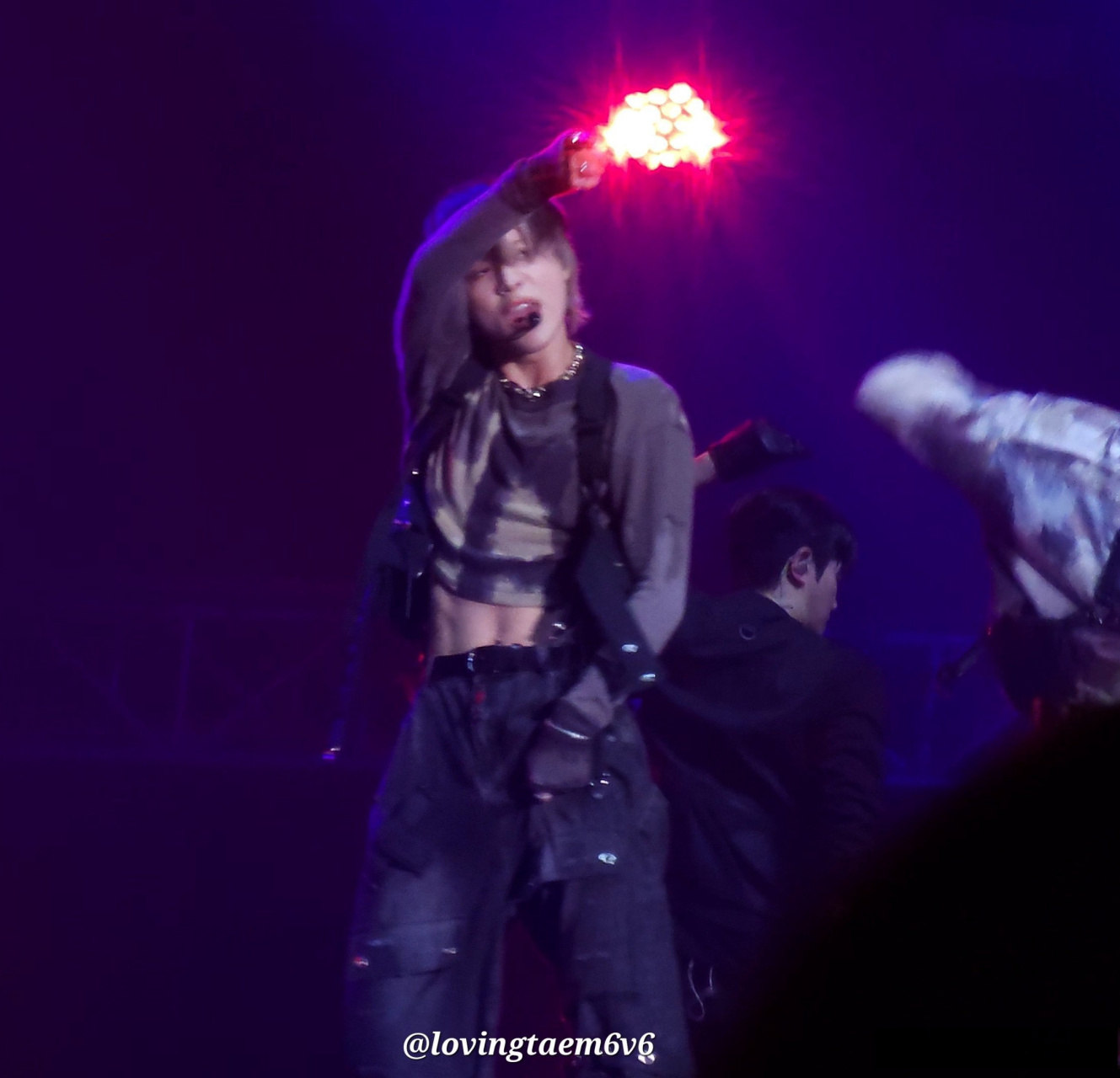 泰民的11字腹肌比我的未来还要清晰鲜明