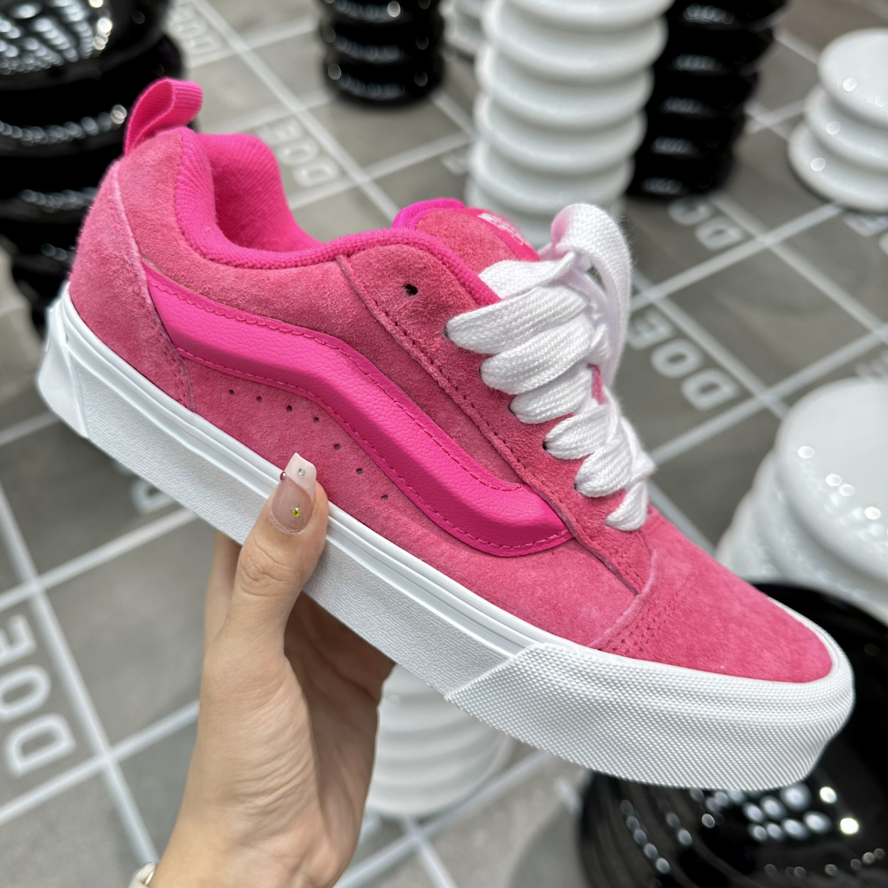 vans 新配色面包鞋92 这不纯纯辣妹粉嘛不要太辣 白鞋带 荧光粉 搭