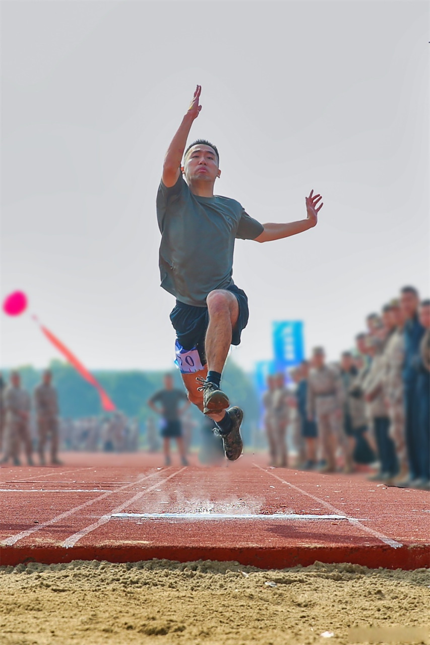 擂动强军催征鼓#【军人#运动会#,在挑战极限中一"燃"到底】近日,第71