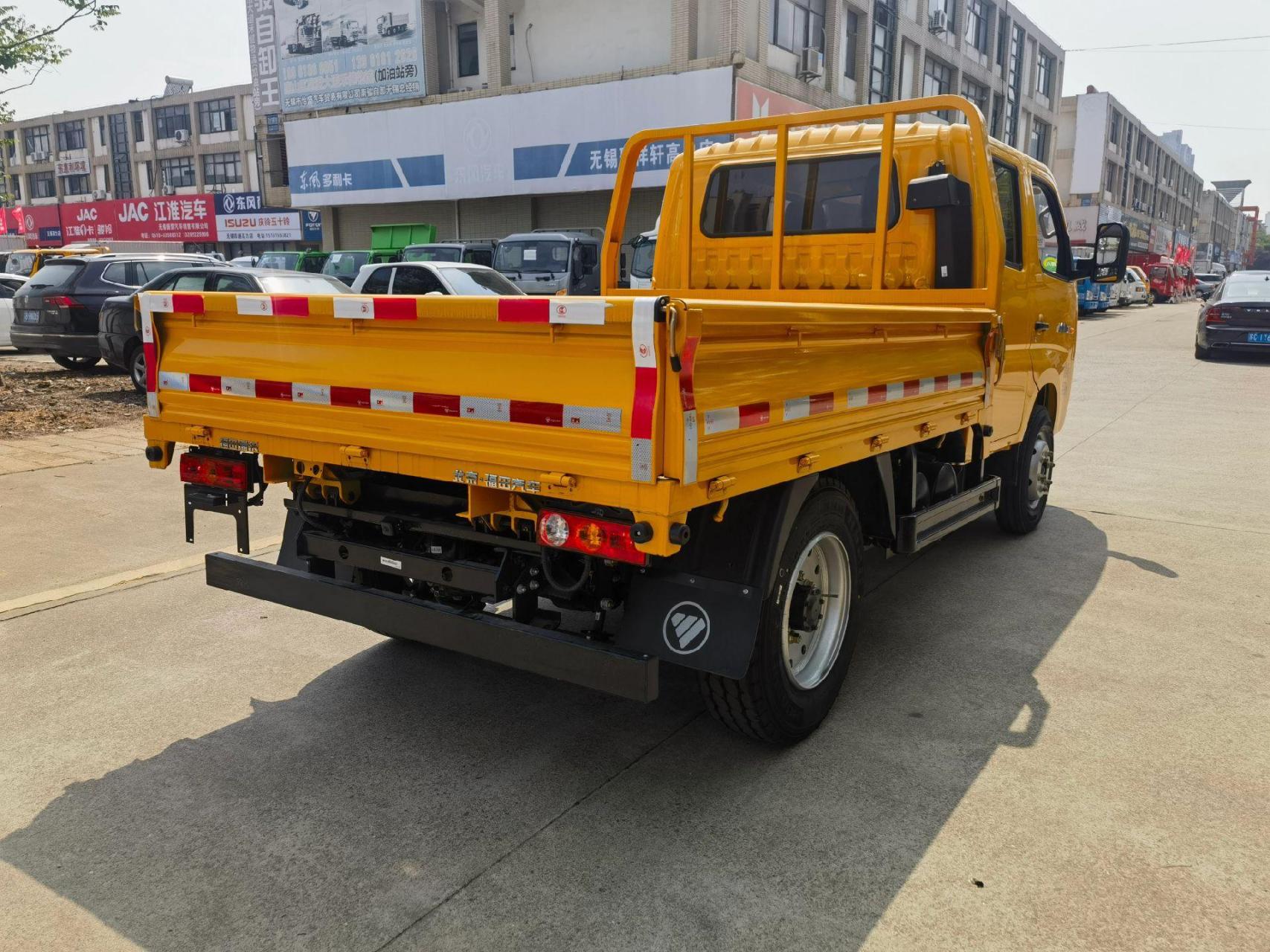 看看福田双排小金刚总质量:4.495吨,蓝牌自卸车