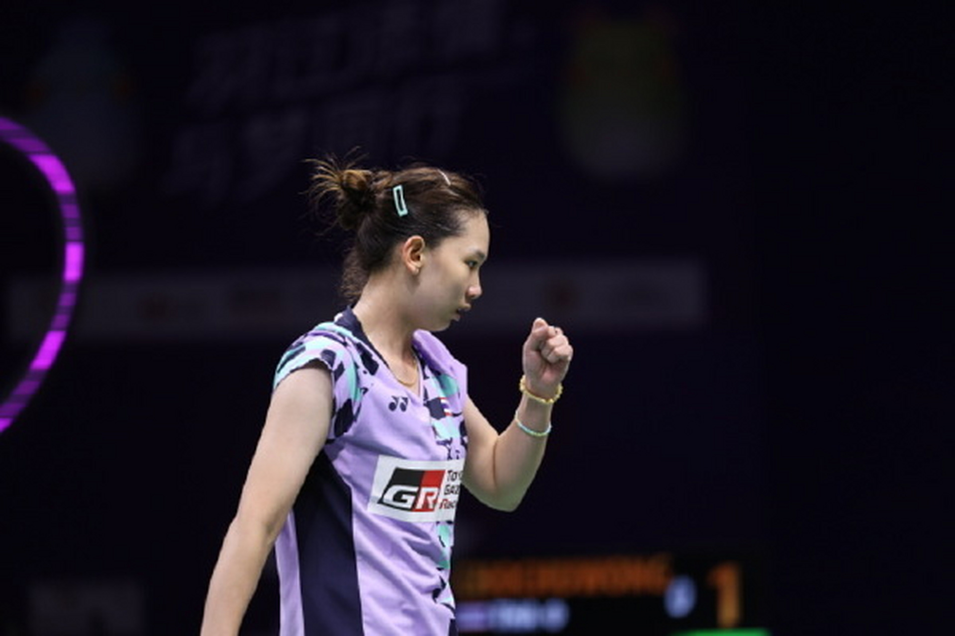 杭州亚运会# 羽毛球女团半决赛  【泰国 vs 韩国】 1,李美妙 vs 安洗