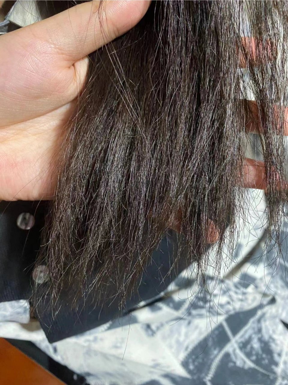 拉直头发被烫焦损伤维权中.