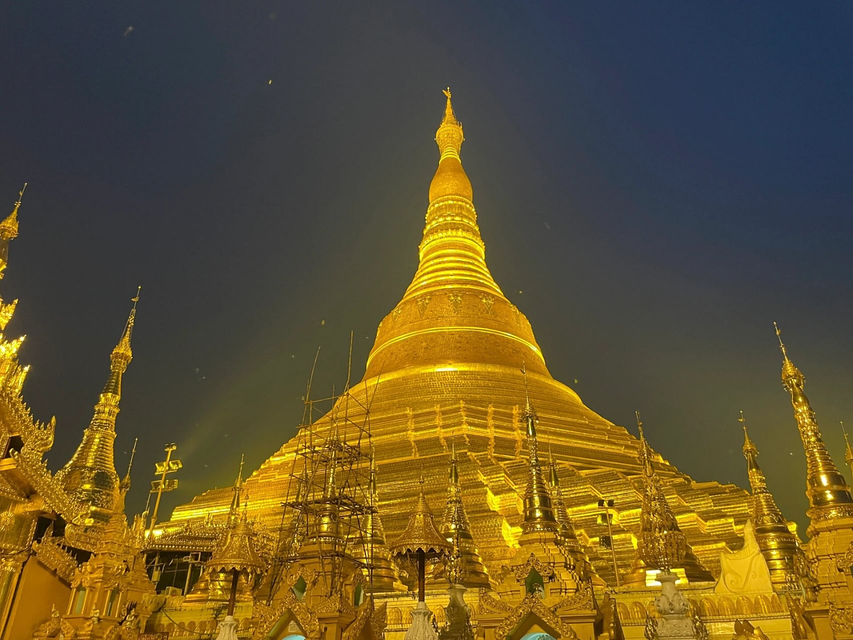 缅甸之旅9898 大金塔很漂亮,仰光很安全!