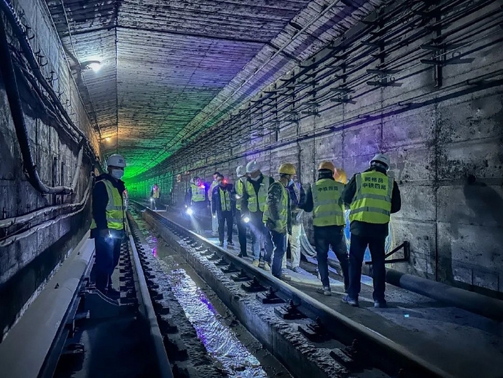 地铁1号线福寿岭站完成热滑 3月16日,北京地铁1号线福寿岭站改项目