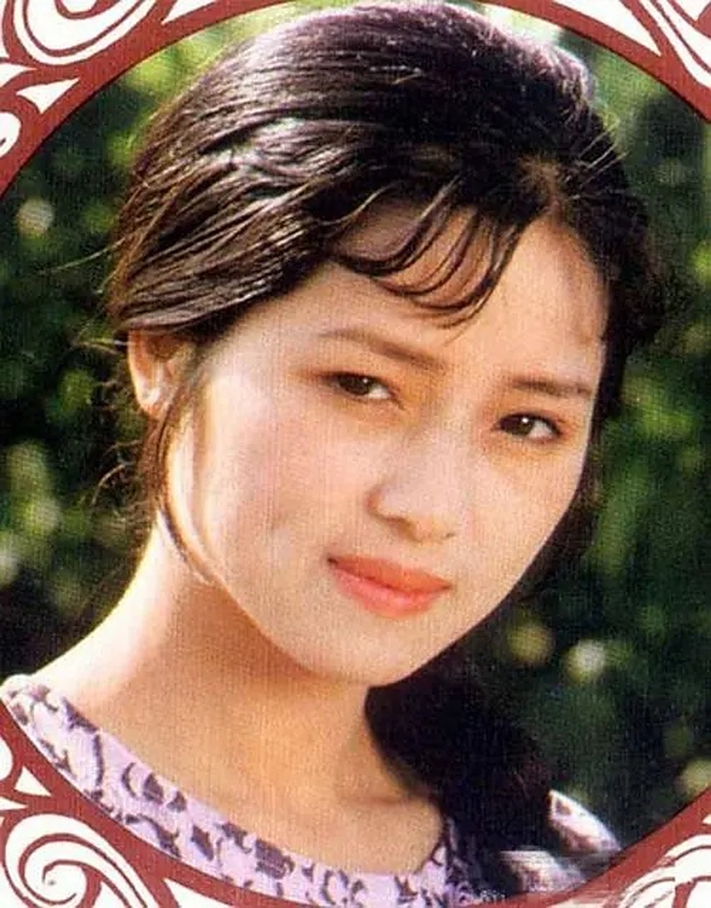 87版《红楼梦》中由张蕾饰演的秦可卿剧照.最后三图是张蕾生活照.