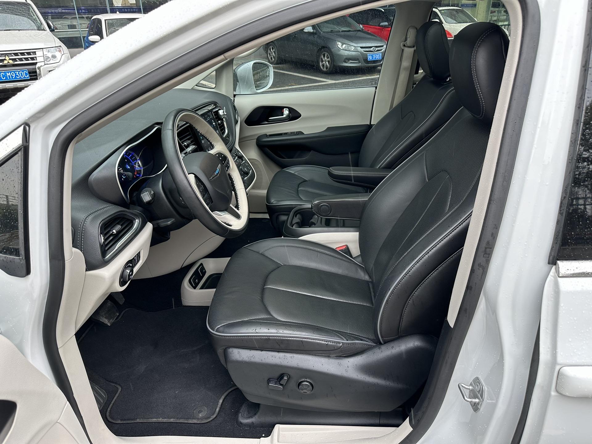 克莱斯勒大捷龙phev 3.6插电混动版 纯正美式5门7座mpv 安全行驶3