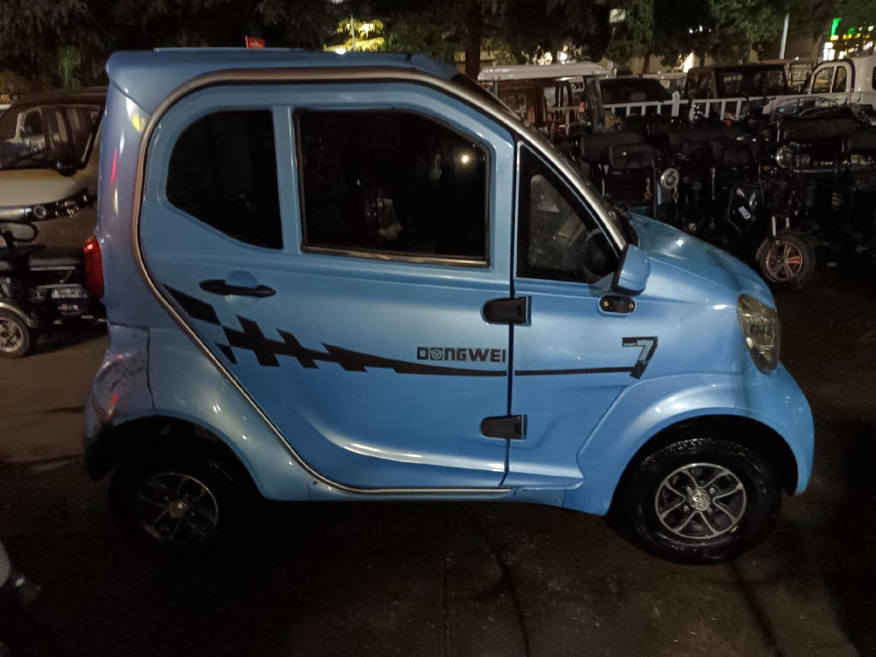 新收一辆东威q5小四轮,60伏58安电池,带倒车影像,车况精品.