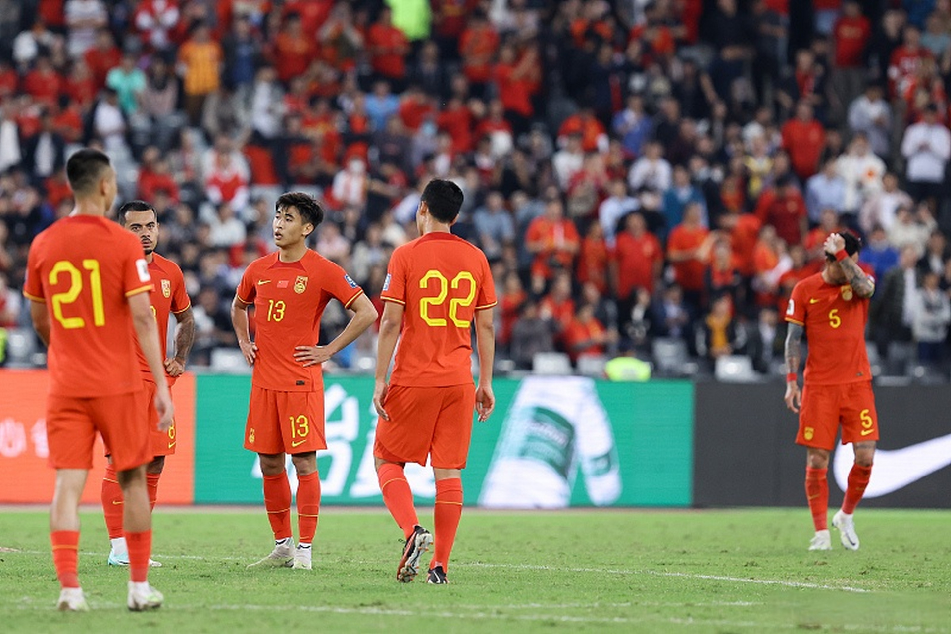 【#国足一个月后开赴阿联酋拉练#】 #国足在深圳就地解散#  主场以0比