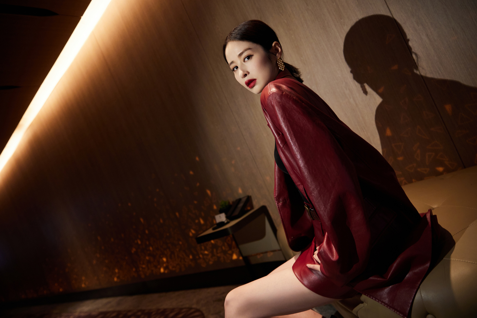 颖儿超话 酷飒拽姐颖儿yinger 现身直播间,智慧生活体验官95空降送