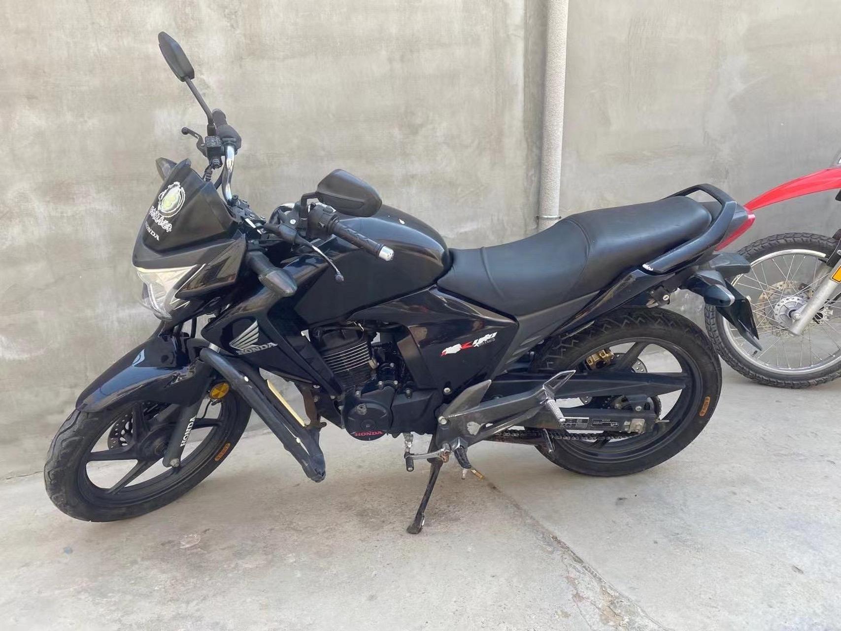 2013年5月本田幻影150,审车保险齐全必须过户!