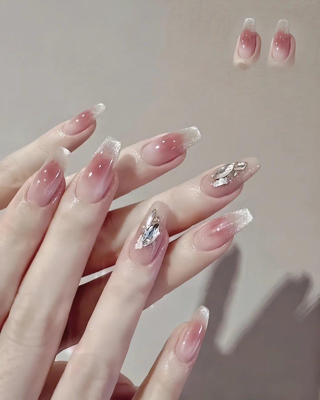 适合秋冬的渐变色美甲97 尽显温柔,很耐看,很显白