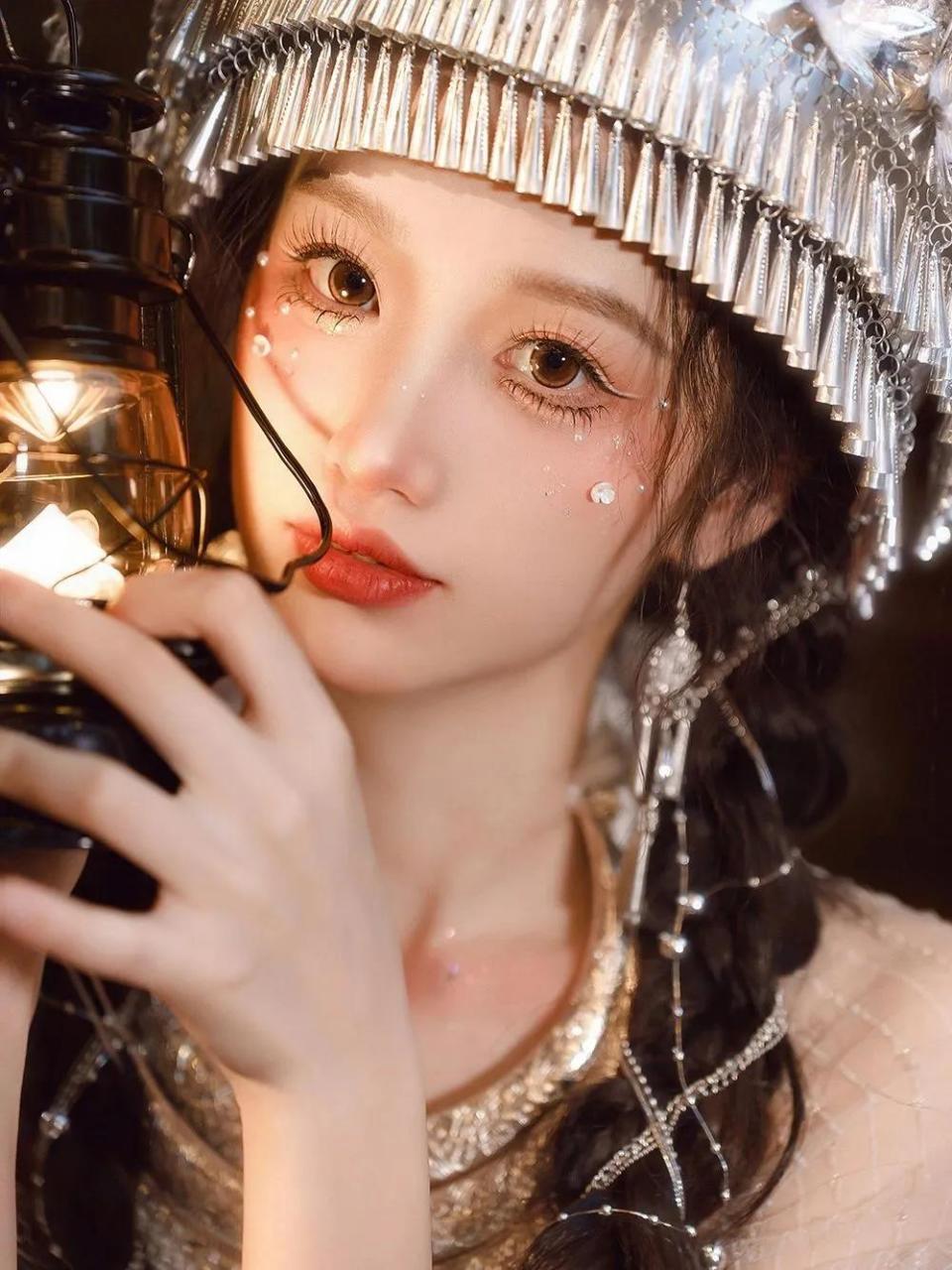 微头条图文星计划 苗族少女的美,面容清秀有种独特醉佳人!