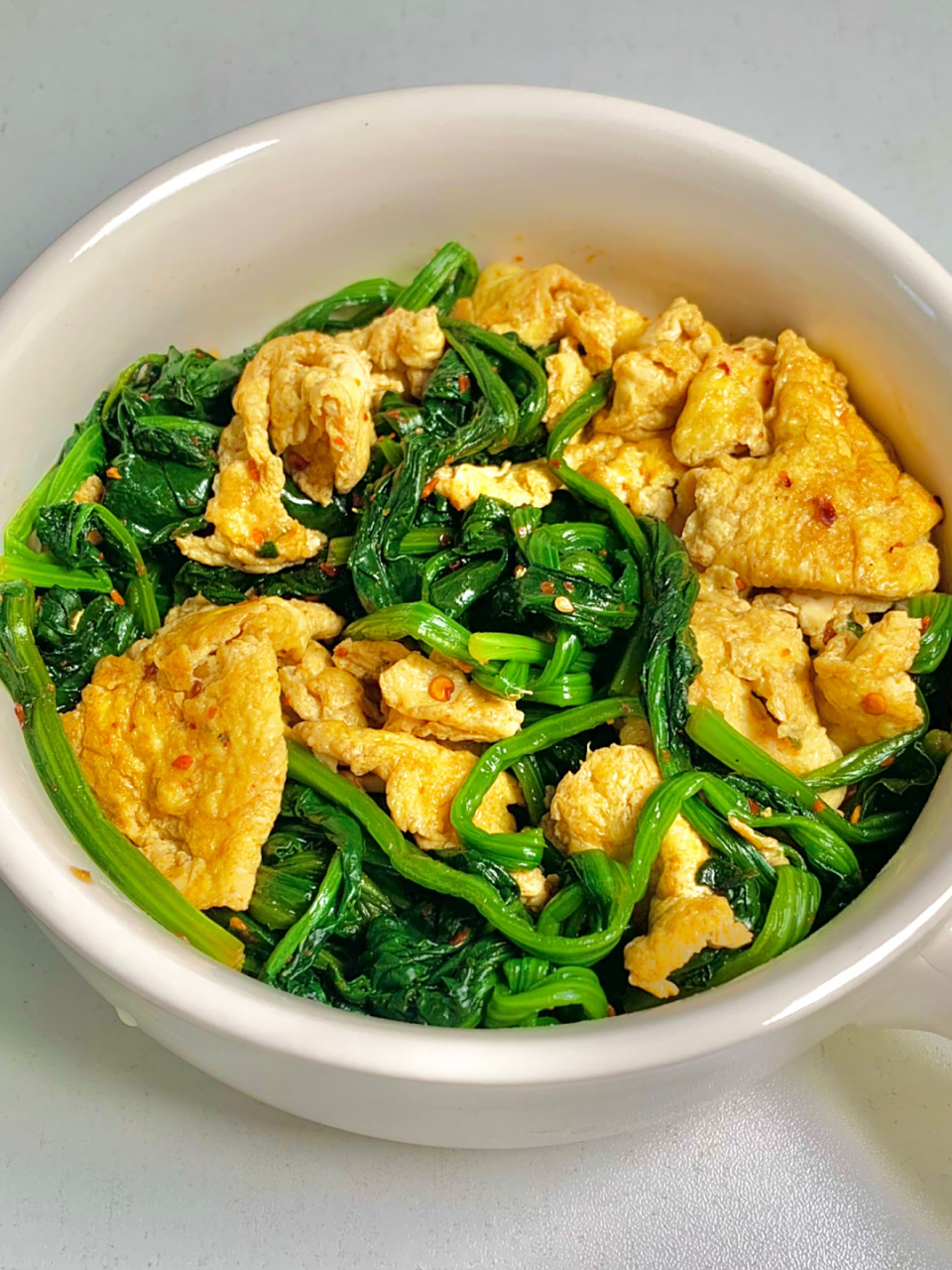 今天减脂餐分享低卡菠菜炒鸡蛋![期待] 真的好吃到舔盘!