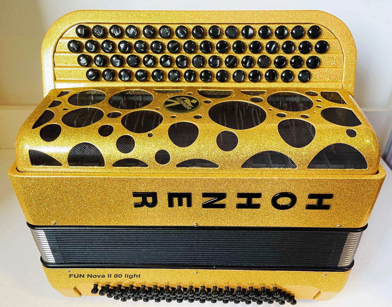 闲鱼app搜索天津霍纳手风琴艺术中心.