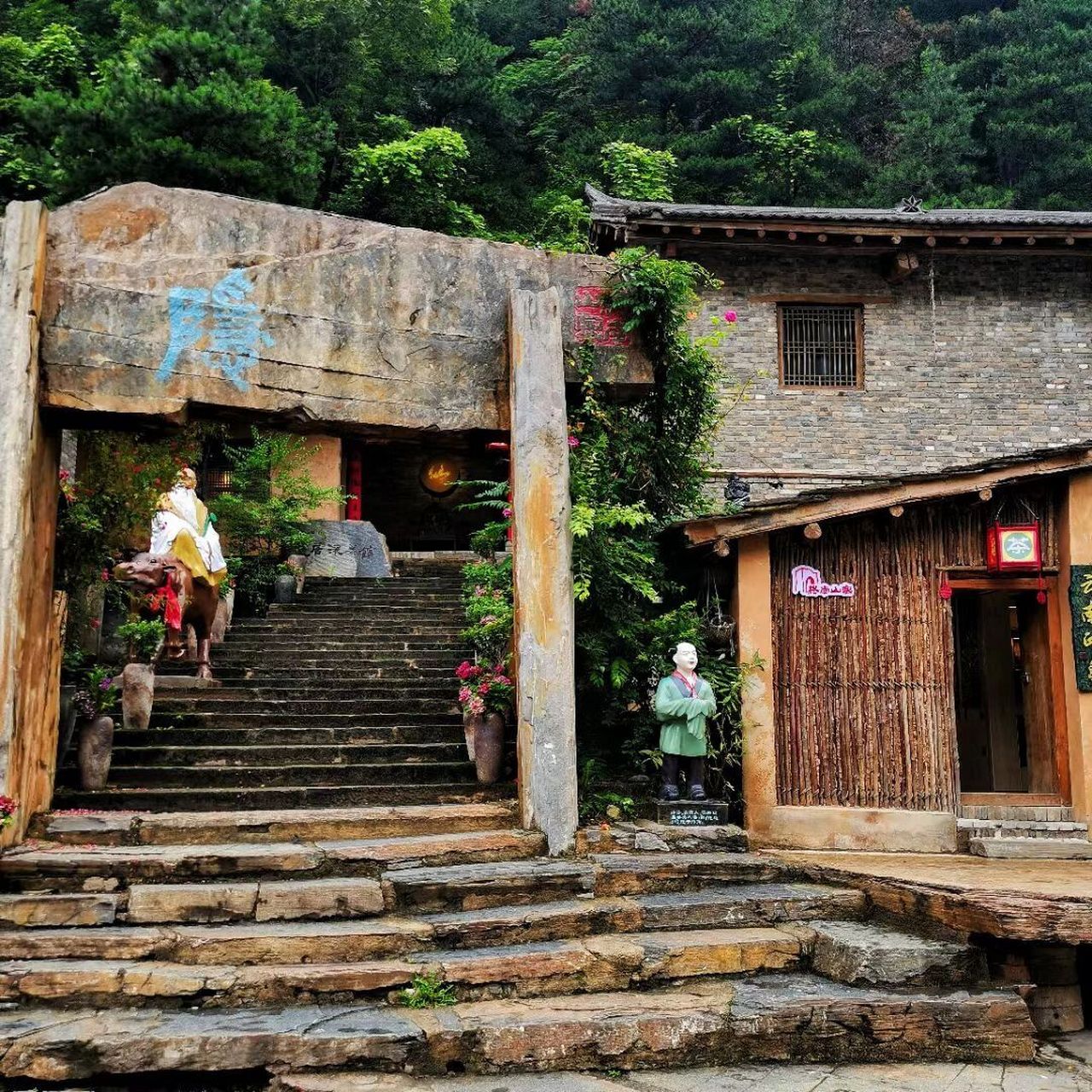 终南山寨 97终南山寨 749:00 -- 17:00 99商洛市柞水县营盘镇