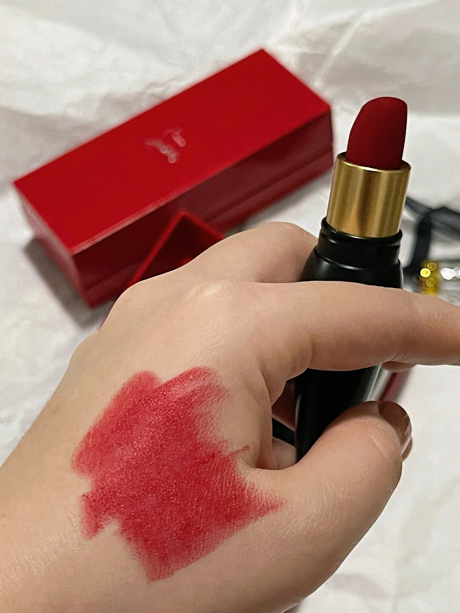 christian louboutin萝卜丁口红?