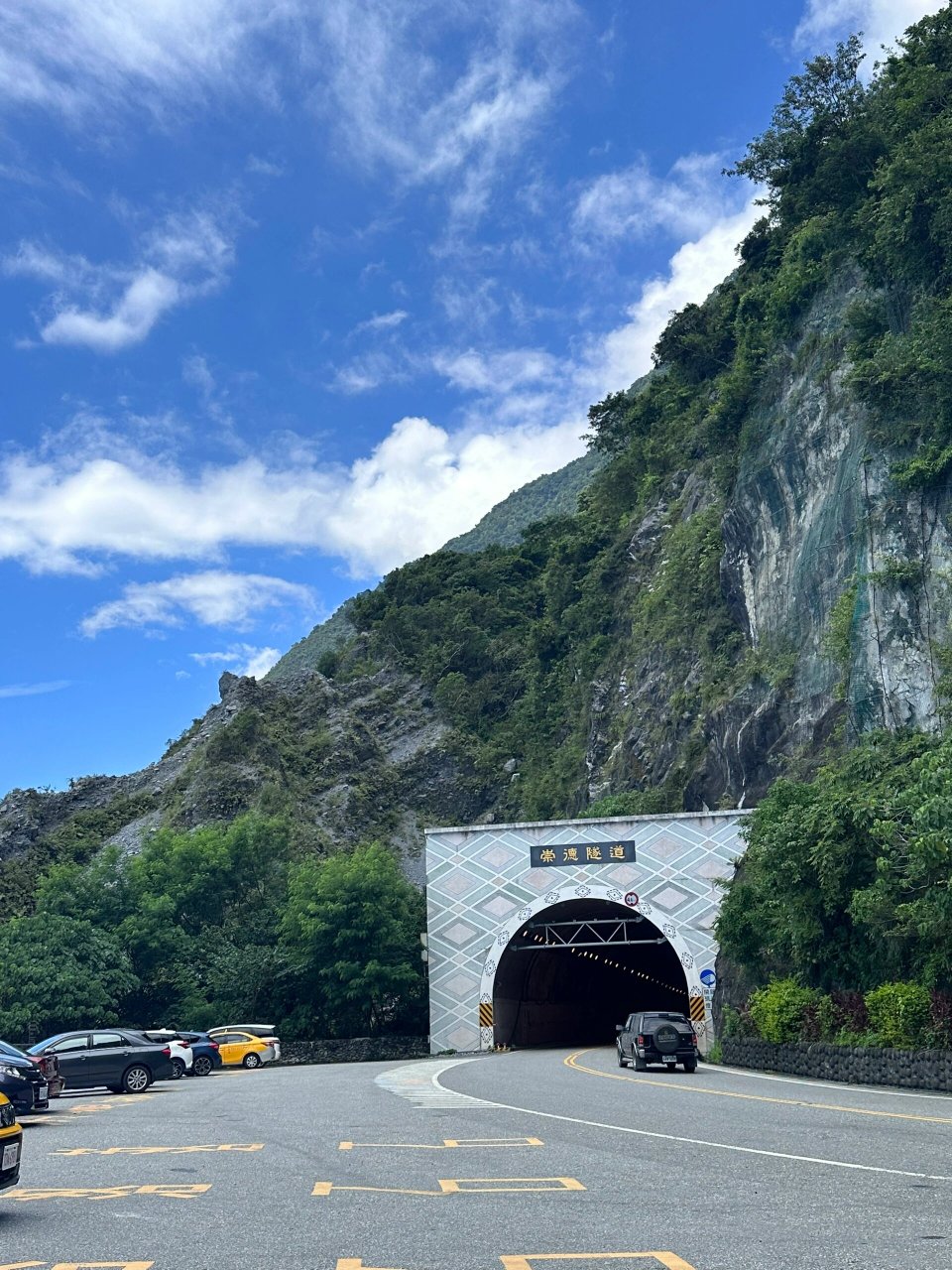 台灣十景之一:清水斷崖(花蓮) 清水斷崖是位於台灣花蓮縣秀林鄉的海岸