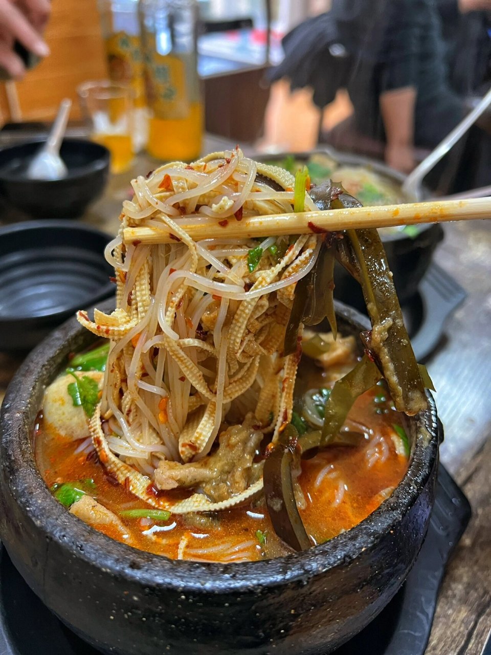 洛阳美食|十块钱吃饱的砂锅米线08 92 杞县砂锅 99宜人路(洛龙