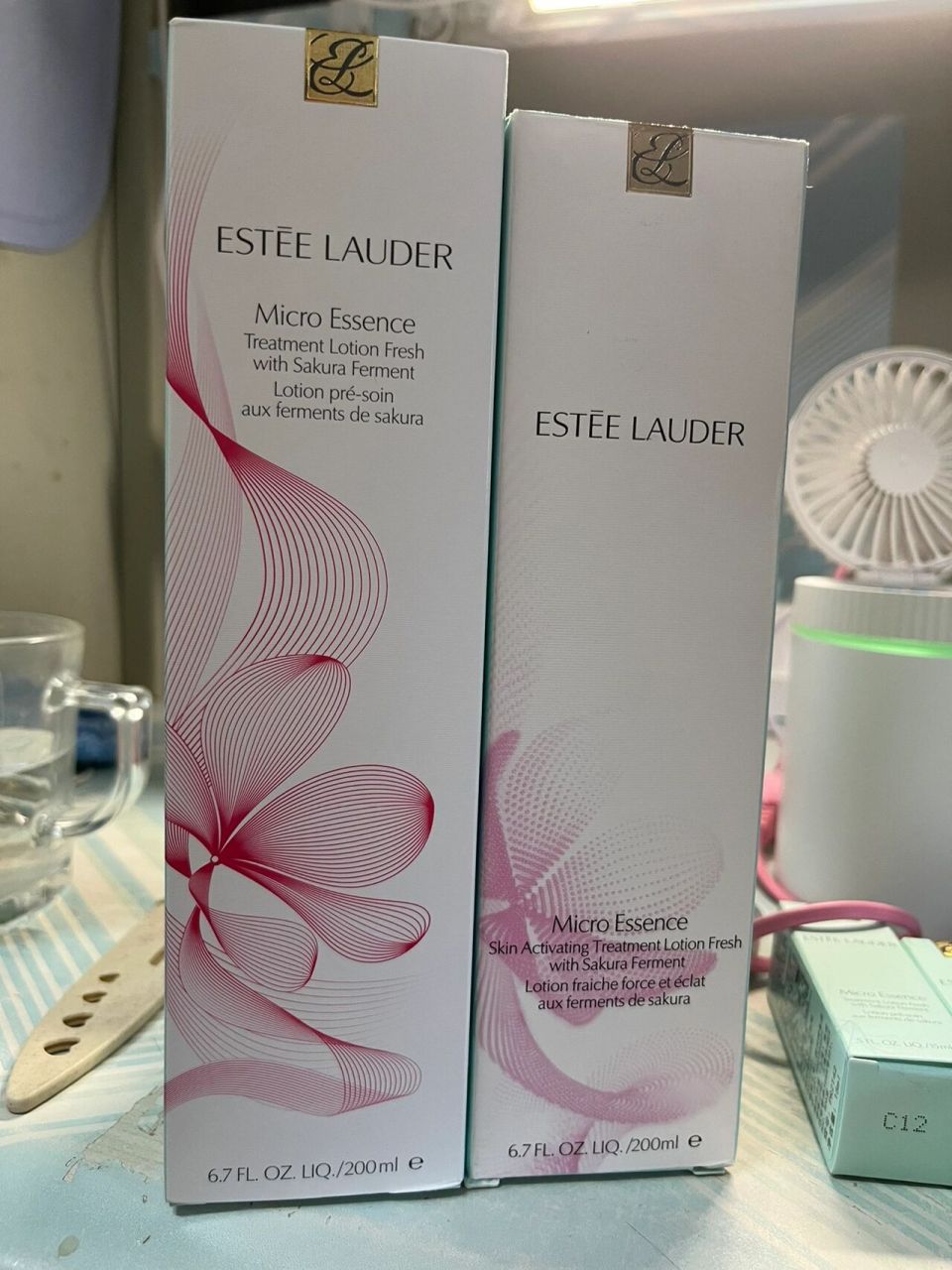 雅诗兰黛樱花水真假辨别   左边是天猫官方旗舰店买的,右边是某代购