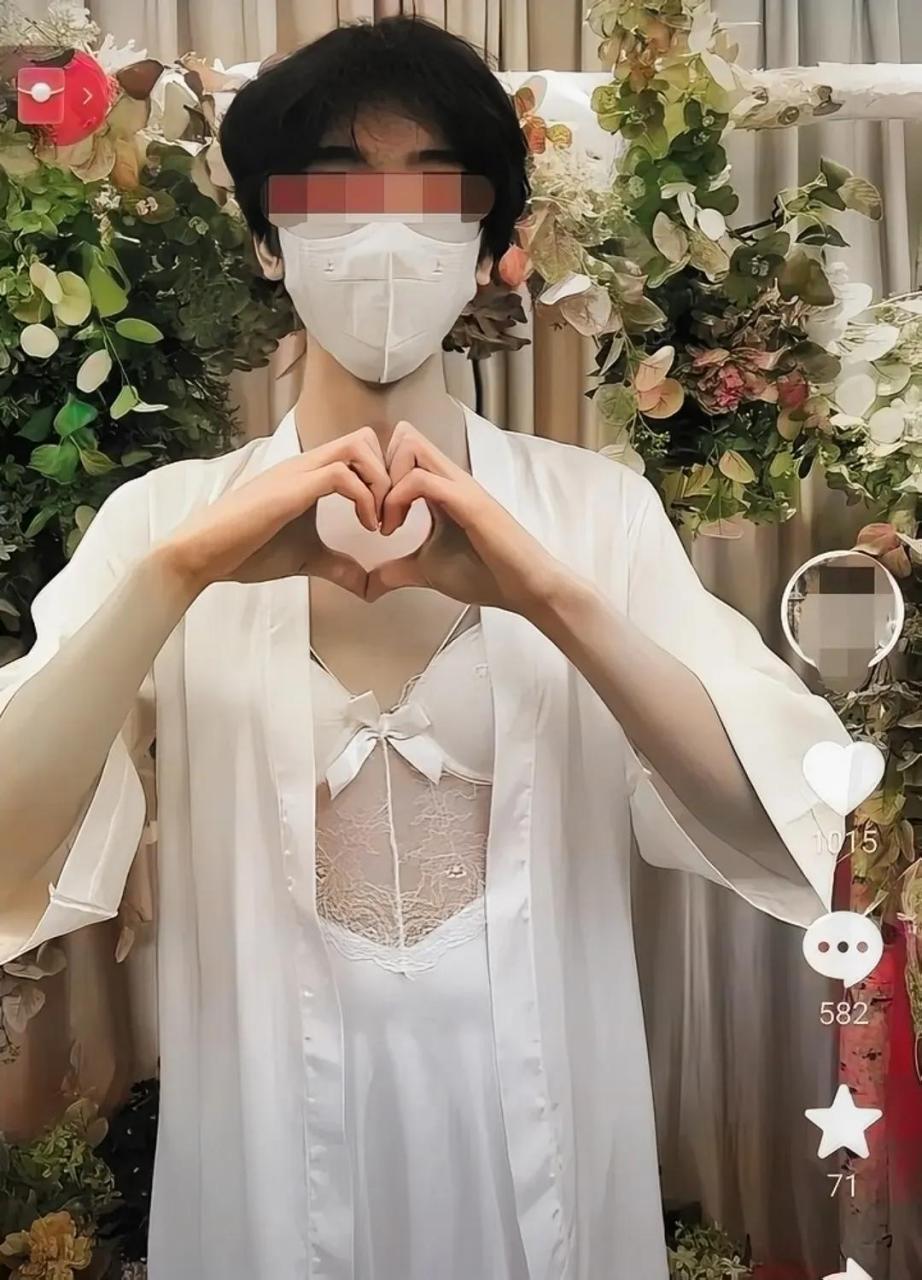 想象一下,一个穿着性感内衣的男人在直播间走来走去,你会有什么反应