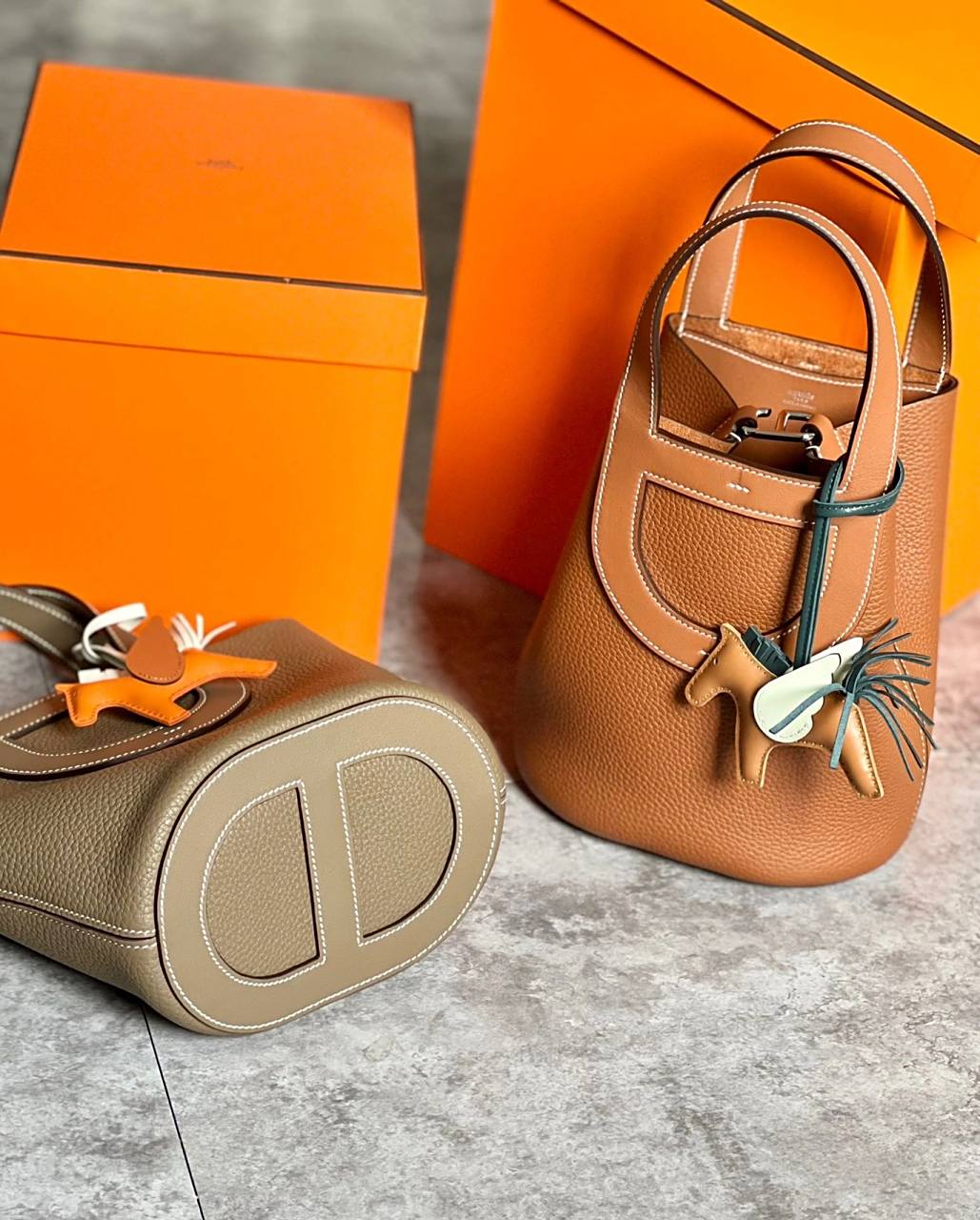 我相信现在很多人会把菜篮子归为实用包款 低成本时尚款,但是爱马仕