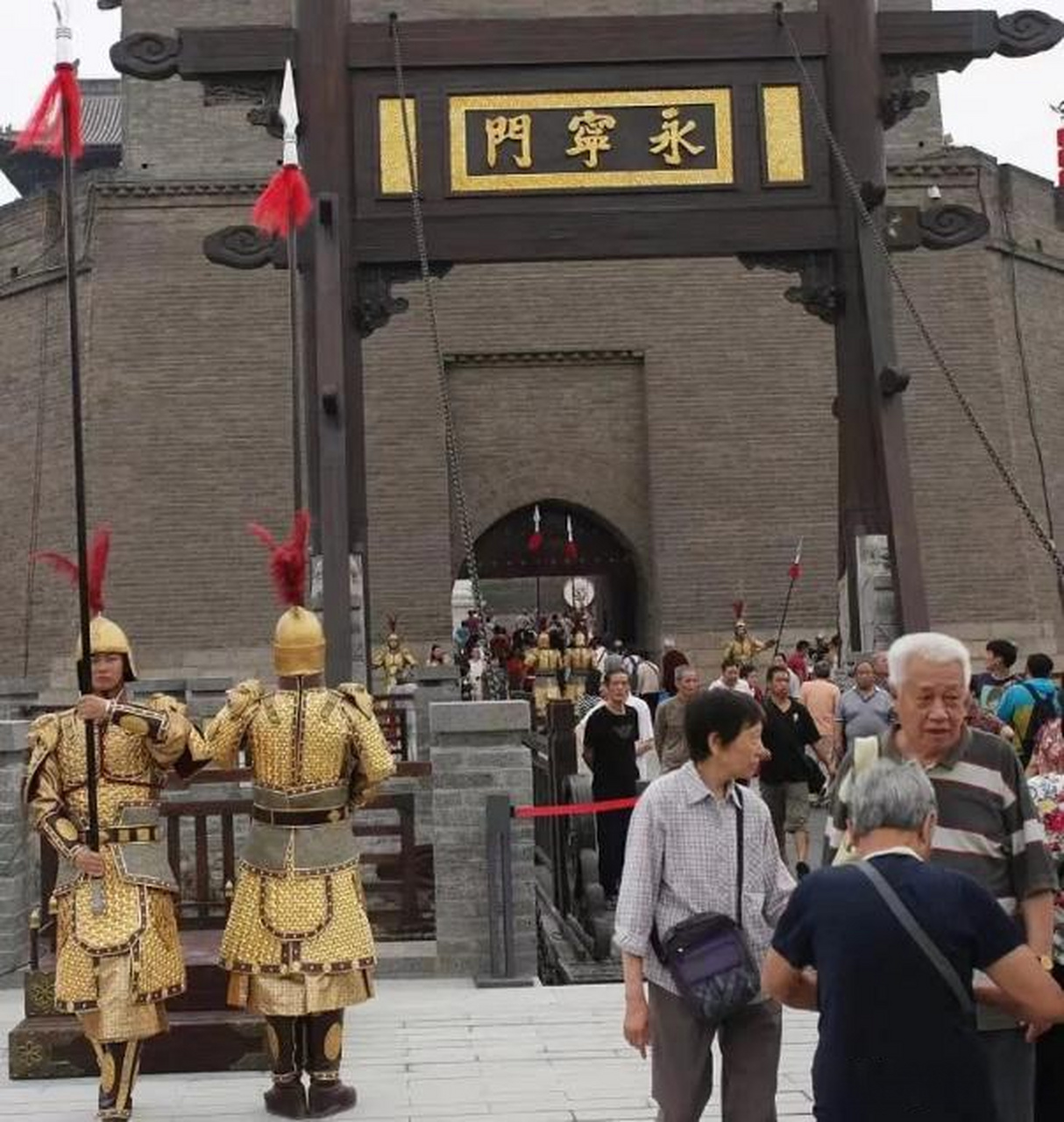 朋友们0202五一假期你们如果来到了大郑州,中原影视城一定要去看