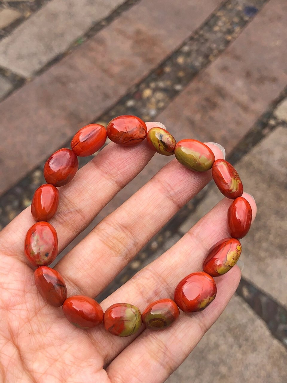 黄皮包浆料南红玛瑙随形手串 黄皮包浆|随形手串 颜色非常丰富的一条