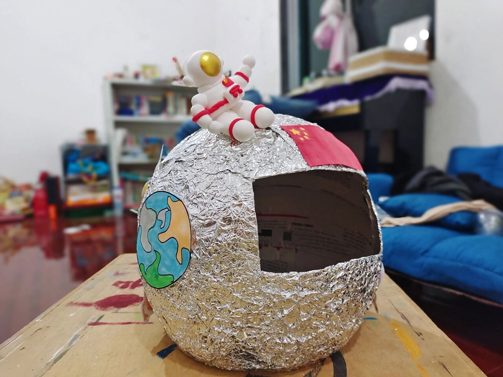 手工太空帽制作宇航员