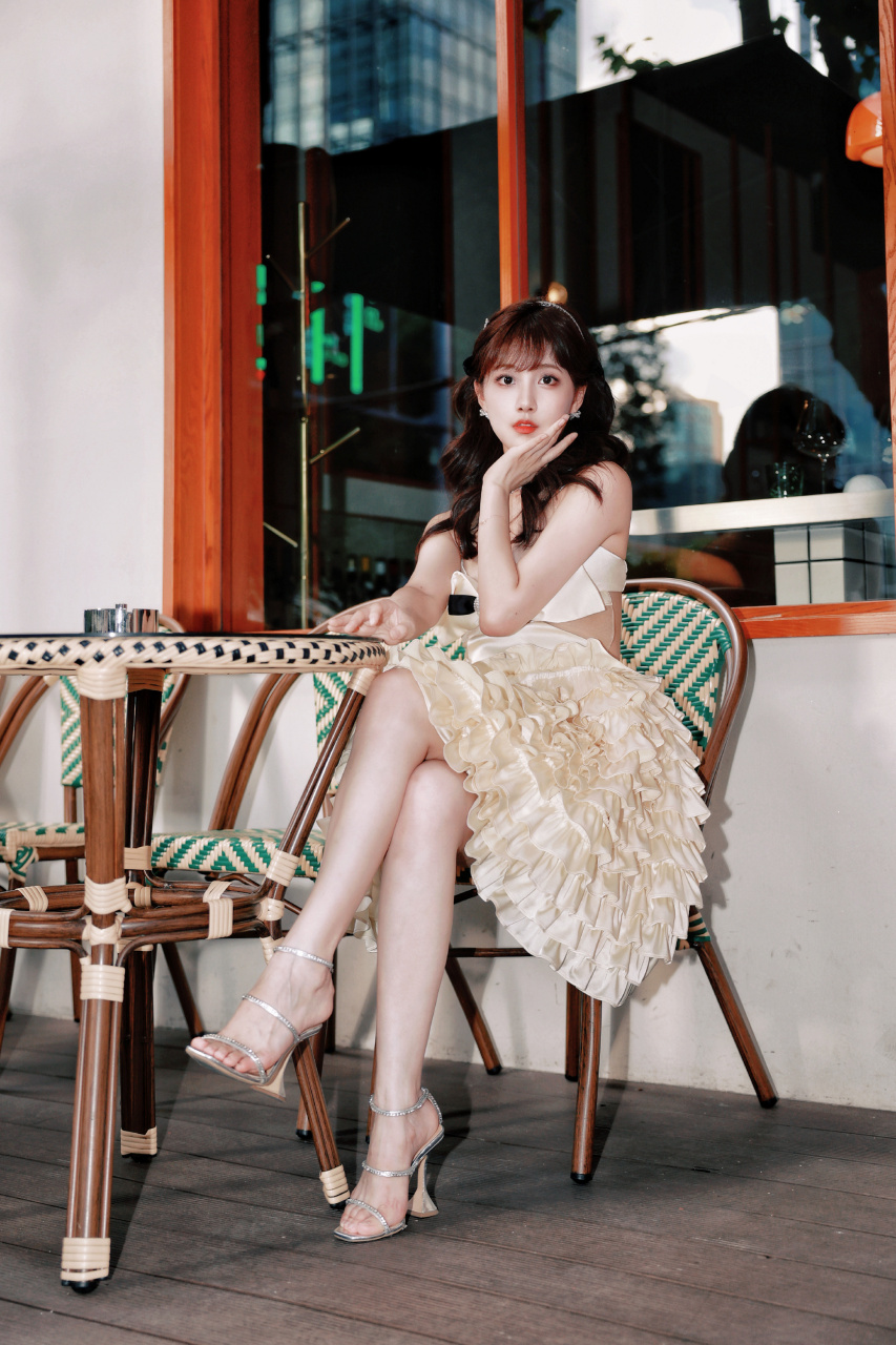 李艺彤甜美风格写真组图