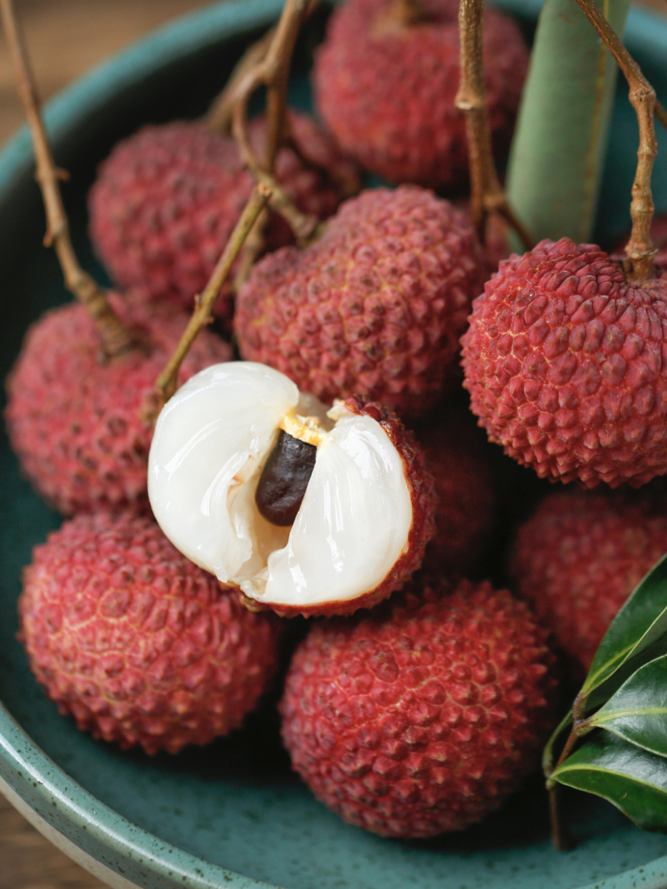 这个来报恩的荔枝品种叫做鸡嘴荔 最好吃的荔枝品种之一,肉多核小,甜
