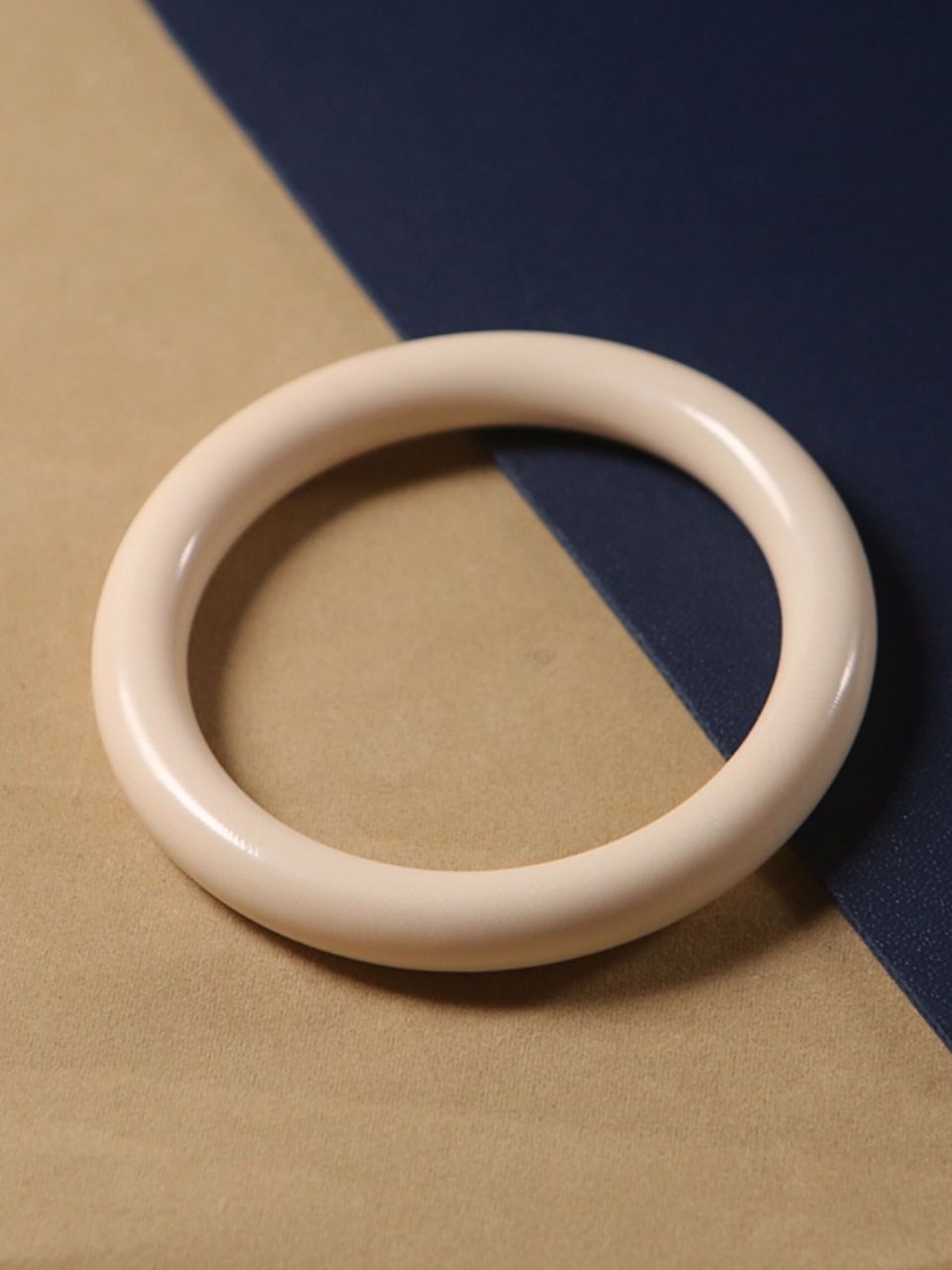 猛犸象牙圆条手镯,优雅与时尚并存.