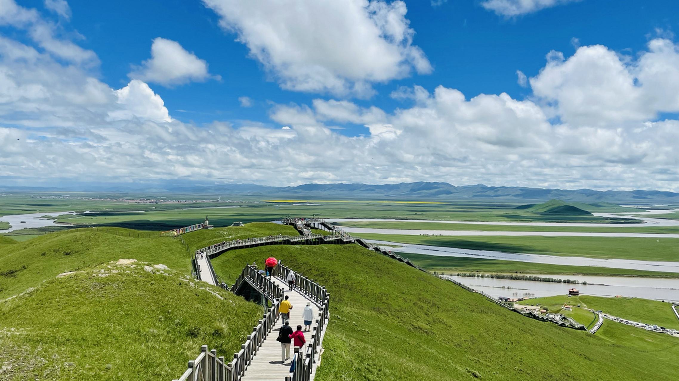 黄河九曲第一湾免票攻略 进景区有三道验票口,前两道可以直接跟他讲要
