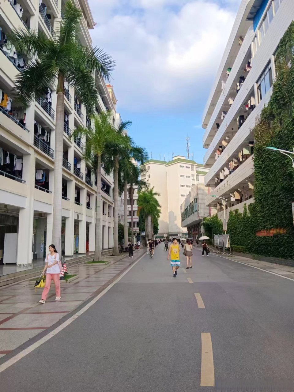 右江民族医学院##早安右医#  不做盗版的别人,只做限量版的自己!