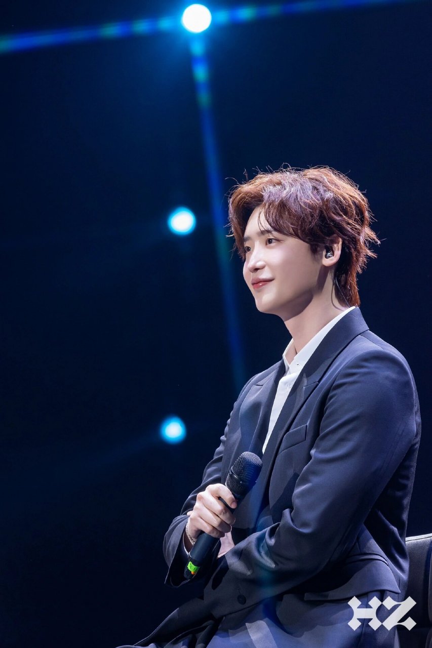 为爱痴狂|李钟硕每张都是高清壁纸 230906 hz更新 幕后花絮图  憨憨的