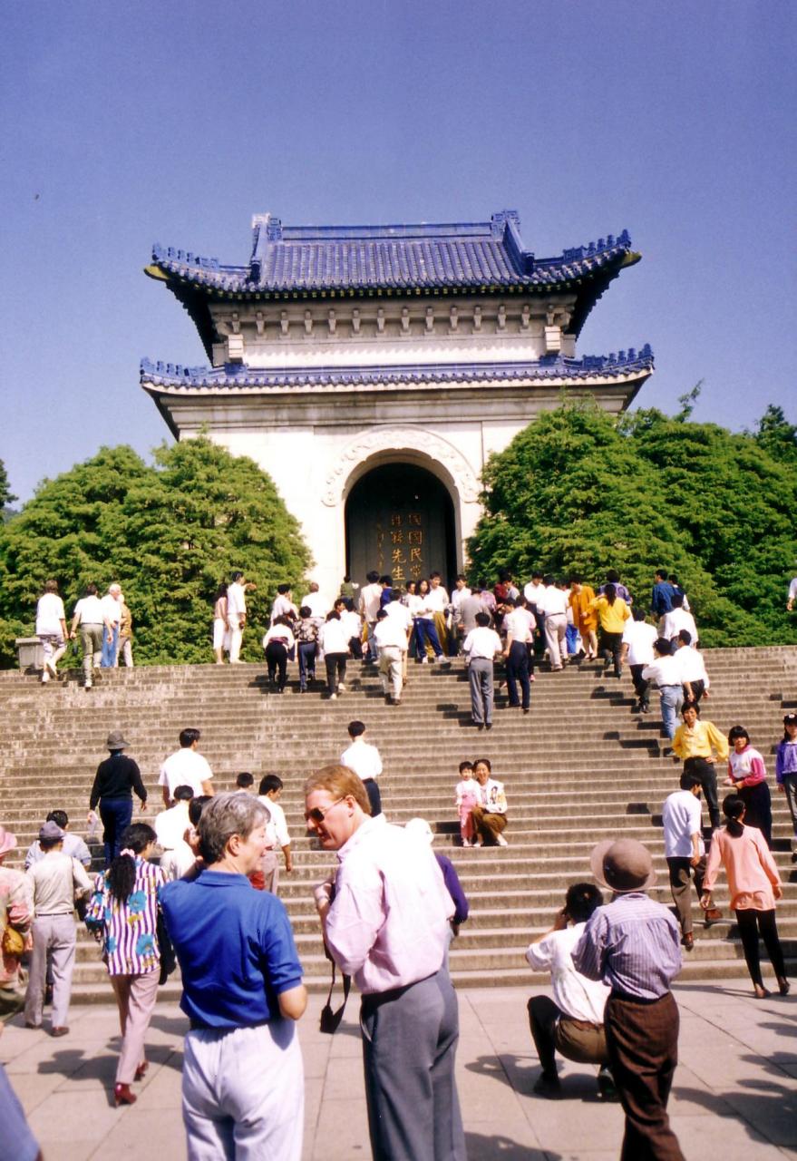 三十年前的1993年10月,南京中山陵盛况.
