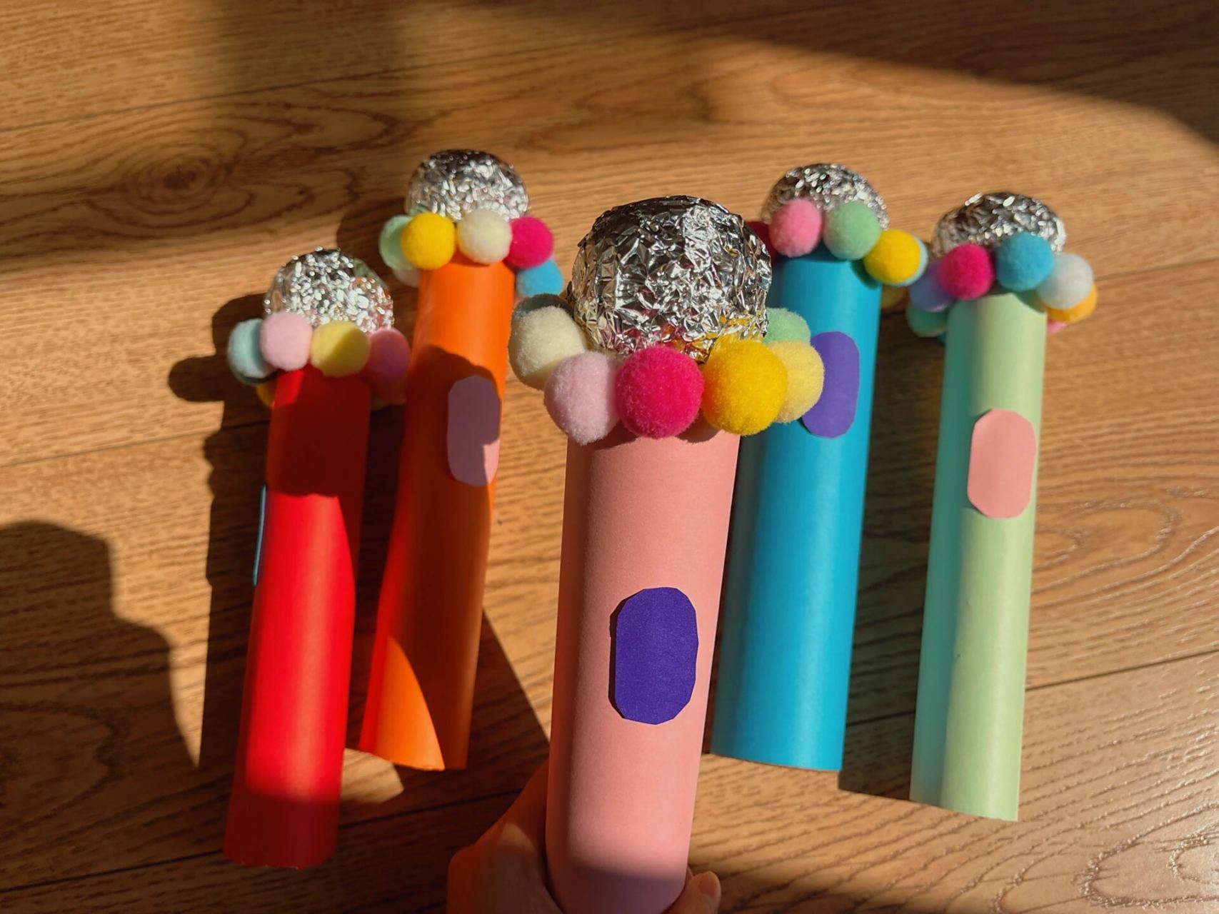 表演话筒自制模具 自制话筒 材料:废旧纸筒,锡箔纸