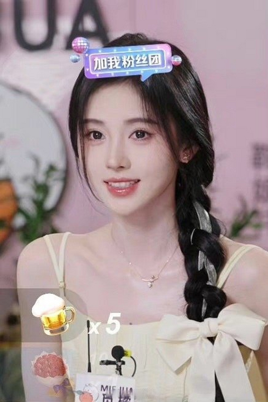 来看看鞠婧祎的直播图叭,美女直播状态真的美疯咯