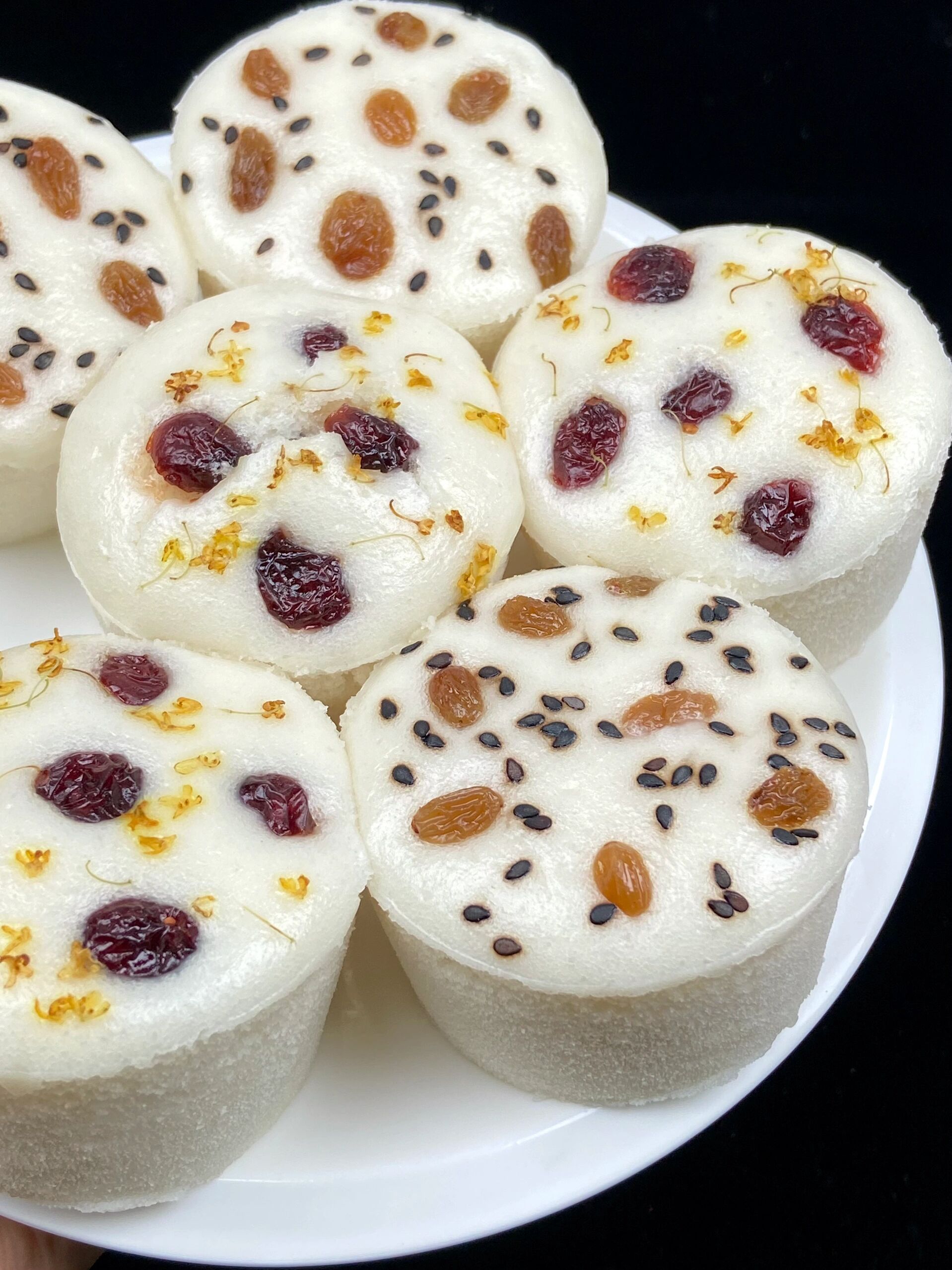 这个大米发糕松软香甜,好吃不粘牙,做法还巨简单,搅一搅就行了!