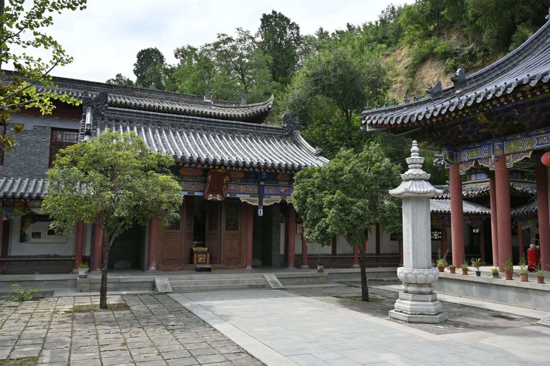 护国兴教寺:唯识宗祖庭,玄奘大师长眠之地 地点:西安市长安区杜曲街道