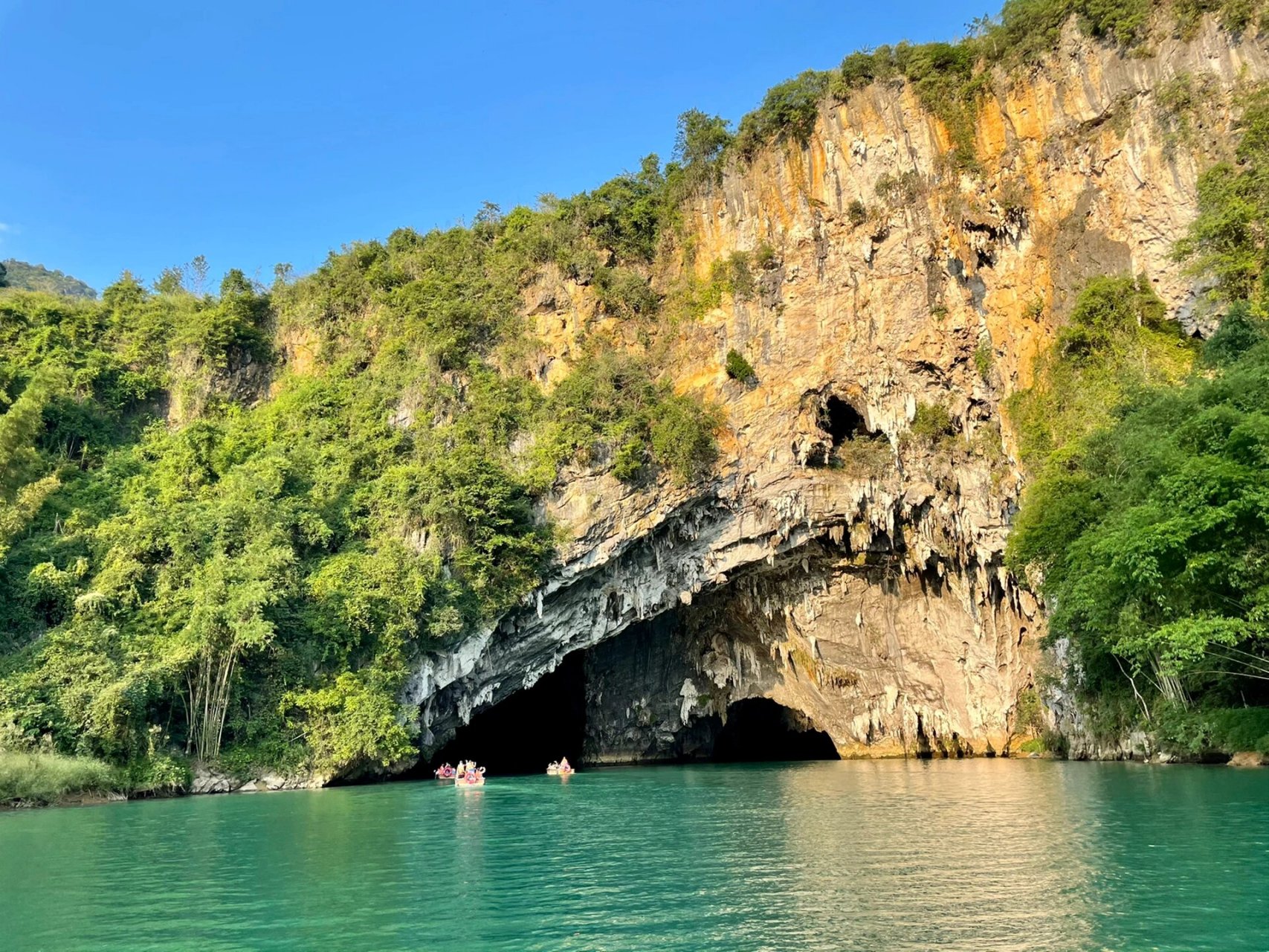 巴马百鸟岩景区图片图片